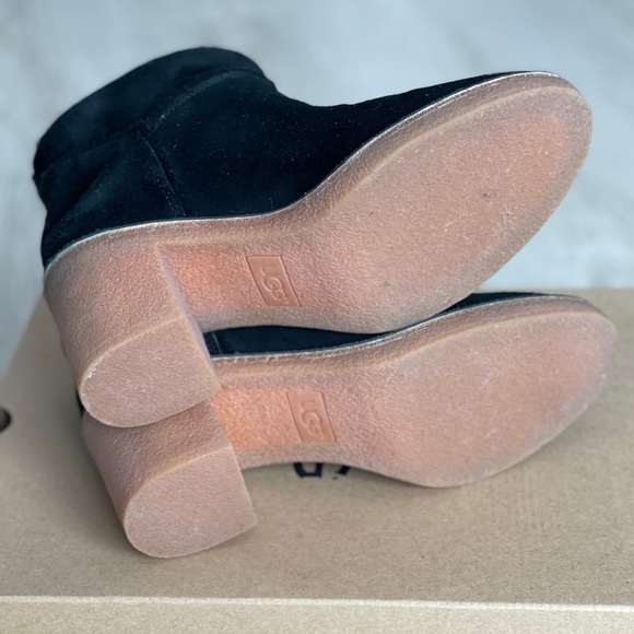 Ugg Kasen Booties—Black 6.5 - Picture 4 of 5